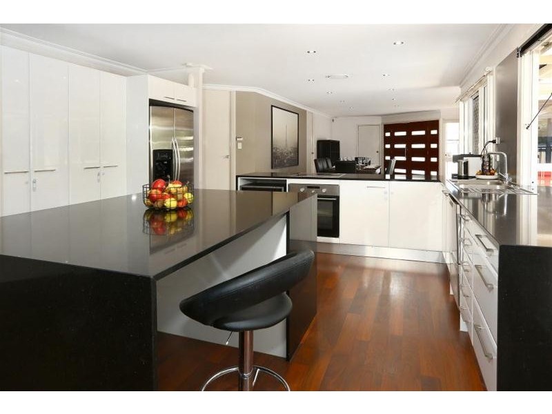 2 The Avenue, Nerang QLD 4211