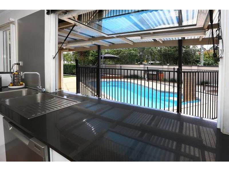 2 The Avenue, Nerang QLD 4211