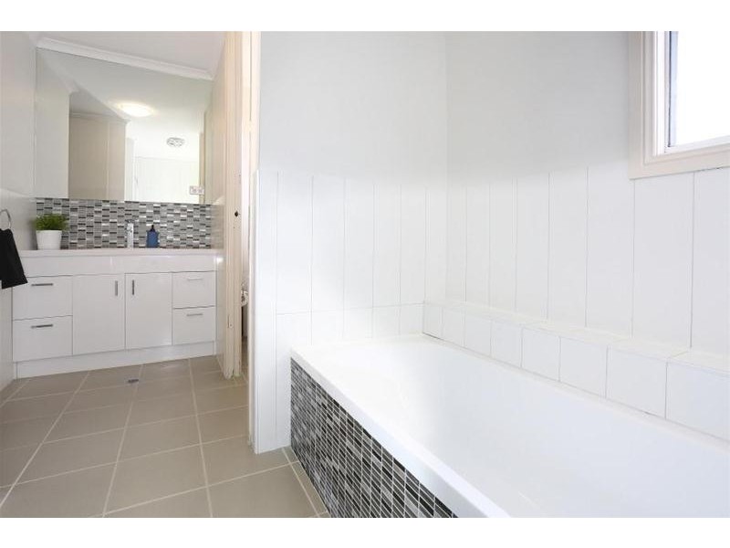 2 The Avenue, Nerang QLD 4211