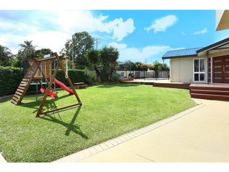 2 The Avenue, Nerang QLD 4211