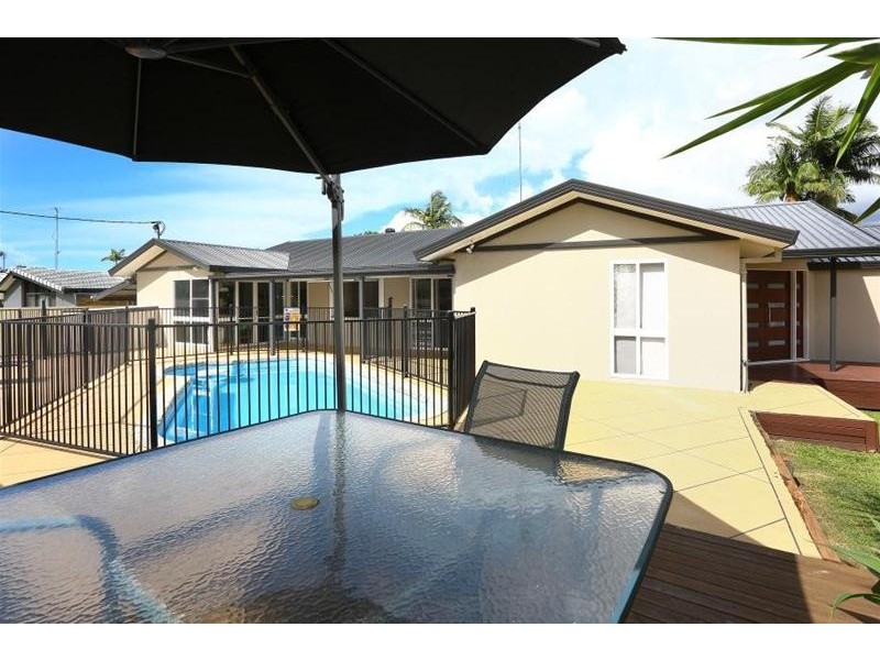 2 The Avenue, Nerang QLD 4211