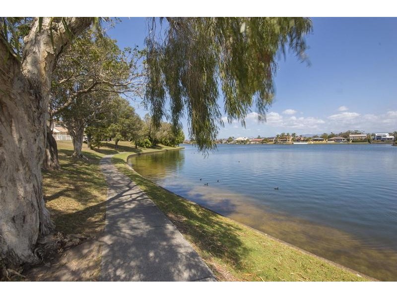 8/173 Barrier Reef Drive, Mermaid Waters QLD 4218