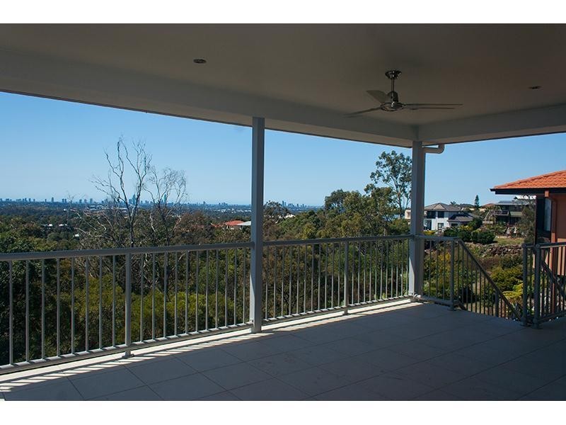 45 Tara Vista Boulevard, Highland Park QLD 4211