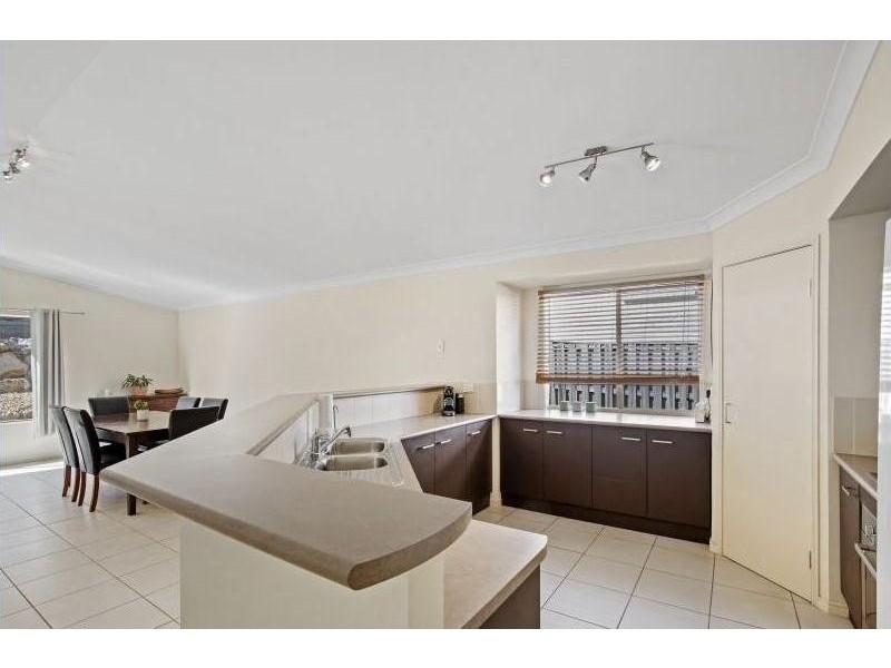 64 Hawkesbury Avenue, Pacific Pines QLD 4211