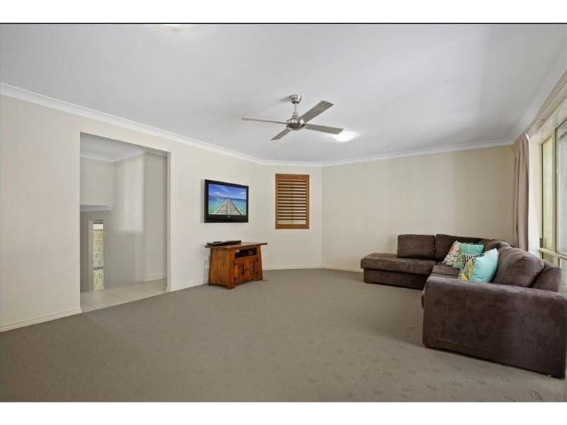 64 Hawkesbury Avenue, Pacific Pines QLD 4211