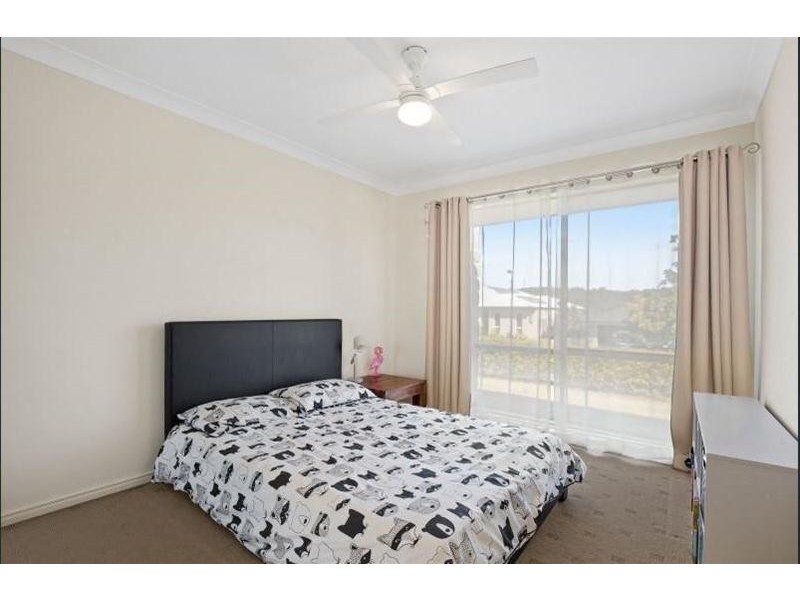 64 Hawkesbury Avenue, Pacific Pines QLD 4211