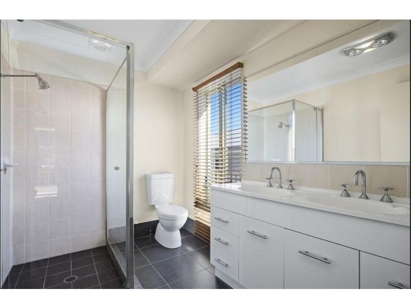 64 Hawkesbury Avenue, Pacific Pines QLD 4211