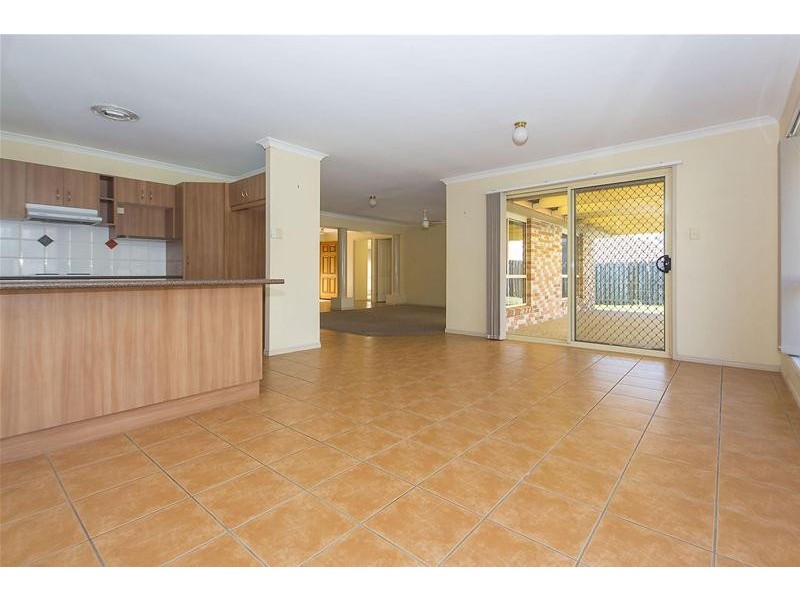 4 Palau Street, Pacific Pines QLD 4211