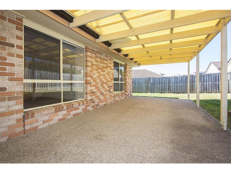 4 Palau Street, Pacific Pines QLD 4211