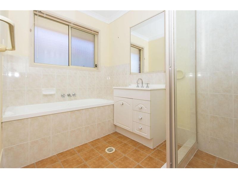 4 Palau Street, Pacific Pines QLD 4211