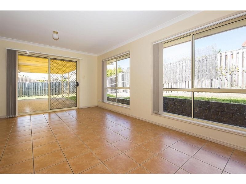 4 Palau Street, Pacific Pines QLD 4211