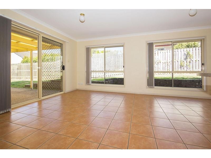 4 Palau Street, Pacific Pines QLD 4211