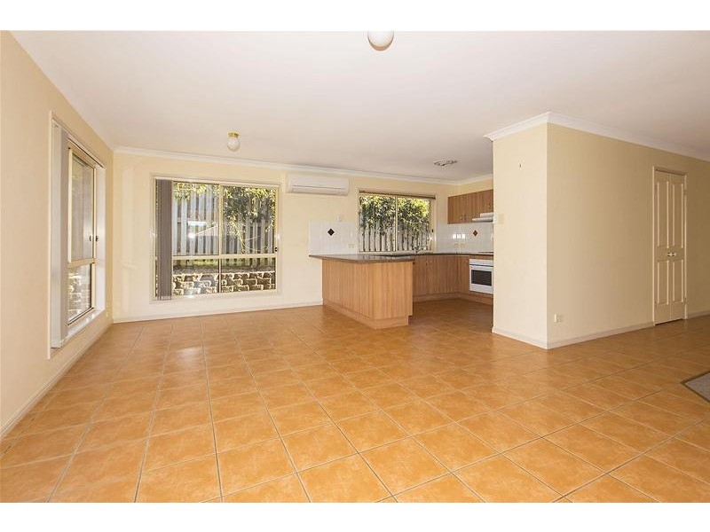 4 Palau Street, Pacific Pines QLD 4211