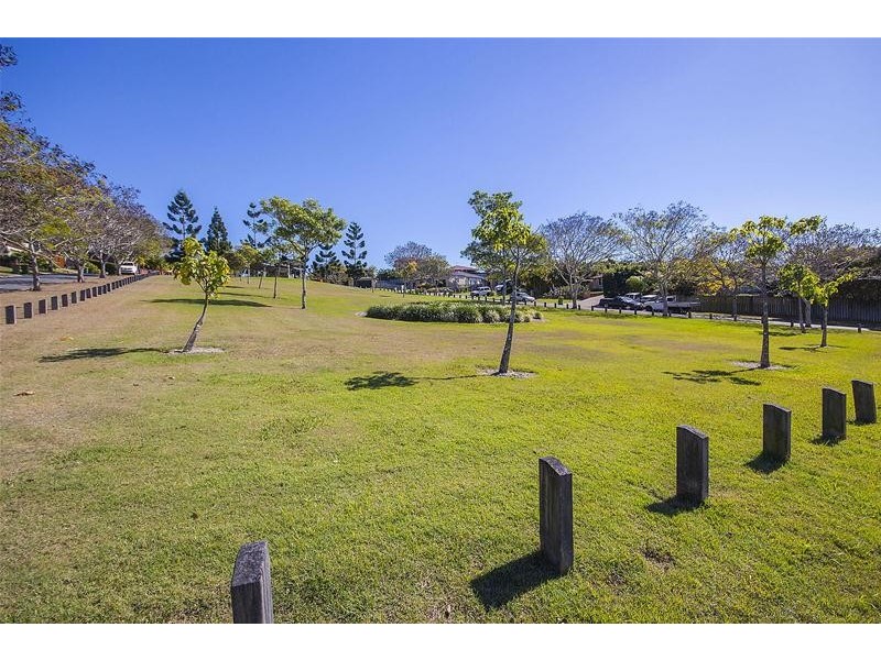 4 Palau Street, Pacific Pines QLD 4211