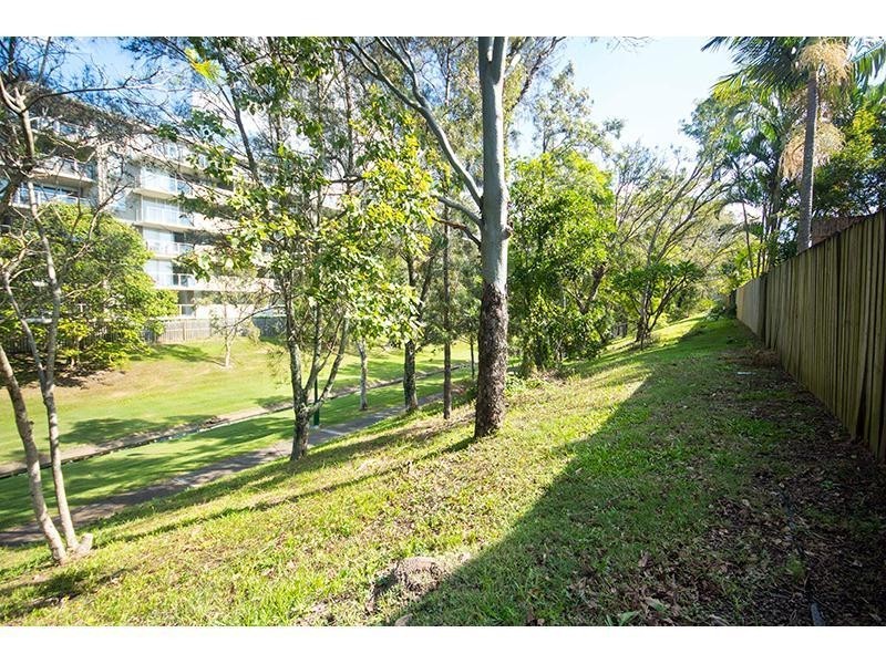3/4 Snowgum Court, Burleigh Waters QLD 4220