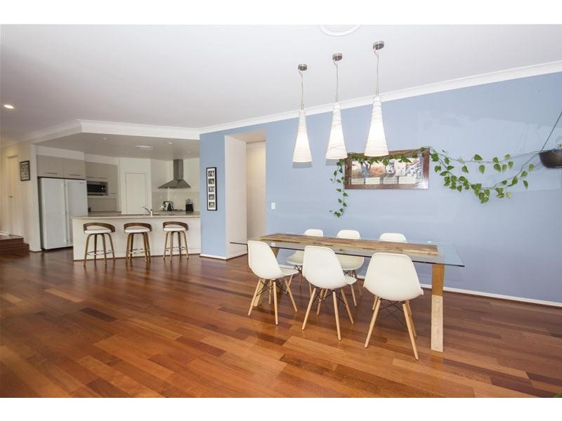 17 Wunburra Circle, Pacific Pines QLD 4211