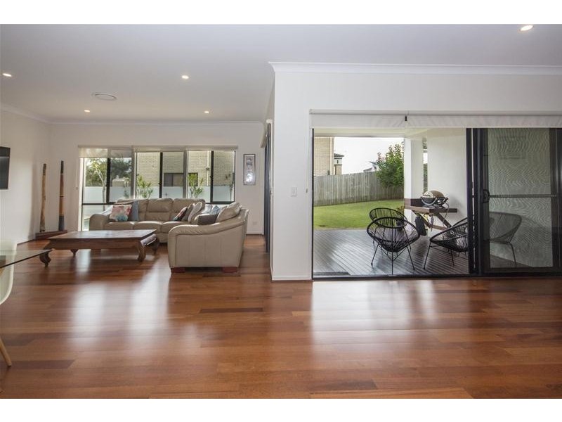 17 Wunburra Circle, Pacific Pines QLD 4211