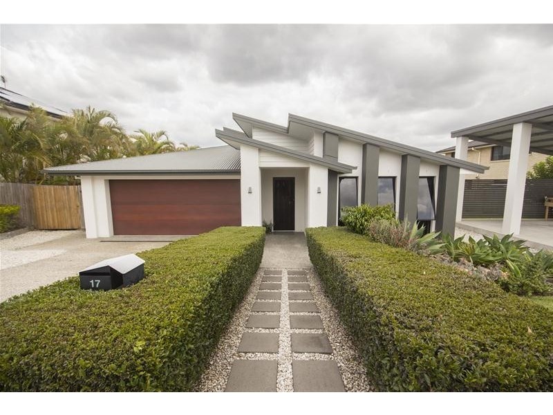 17 Wunburra Circle, Pacific Pines QLD 4211