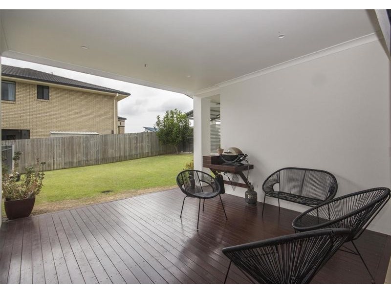 17 Wunburra Circle, Pacific Pines QLD 4211