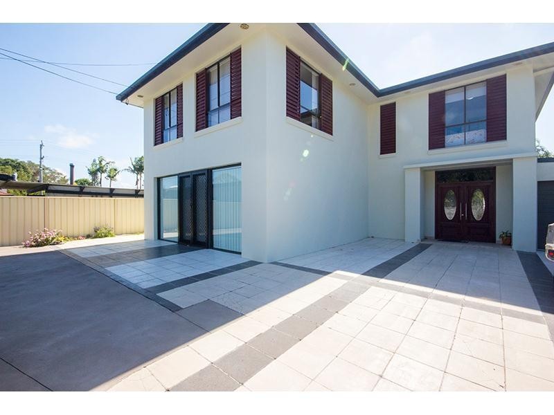 316 Bayview Street, Hollywell QLD 4216