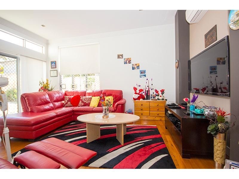 316 Bayview Street, Hollywell QLD 4216