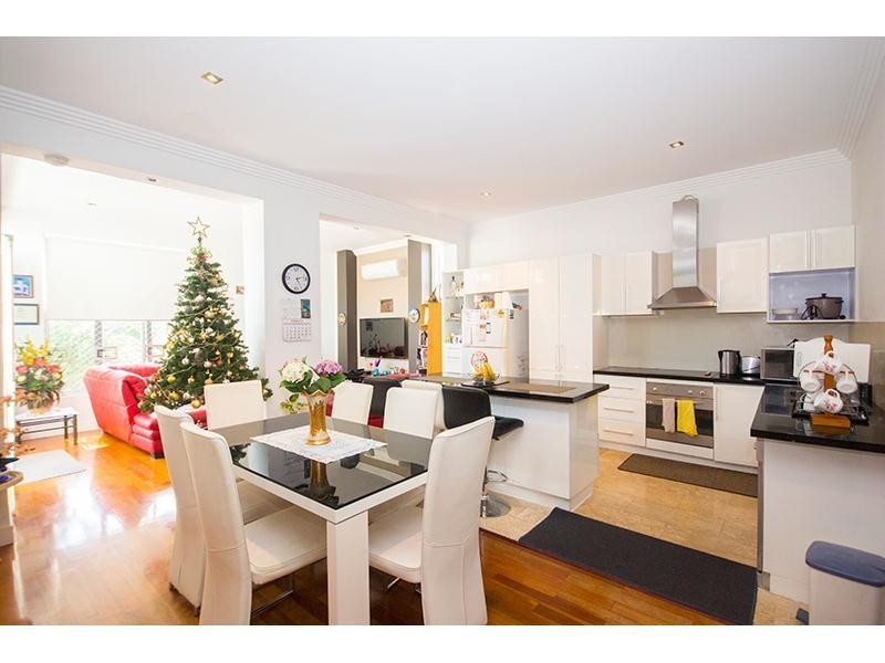 316 Bayview Street, Hollywell QLD 4216