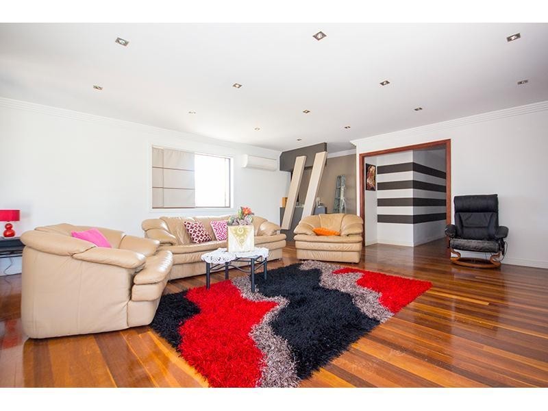 316 Bayview Street, Hollywell QLD 4216