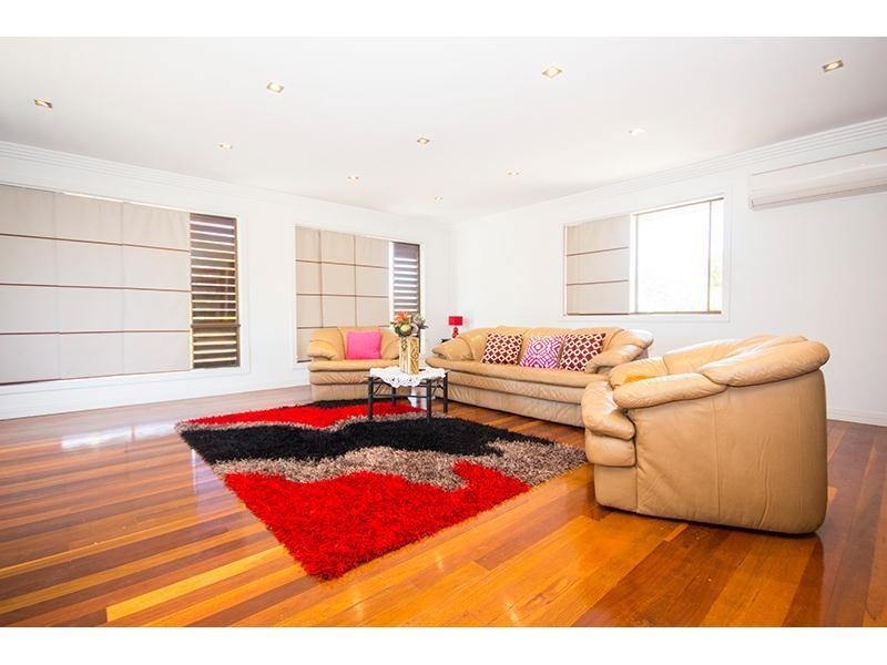 316 Bayview Street, Hollywell QLD 4216