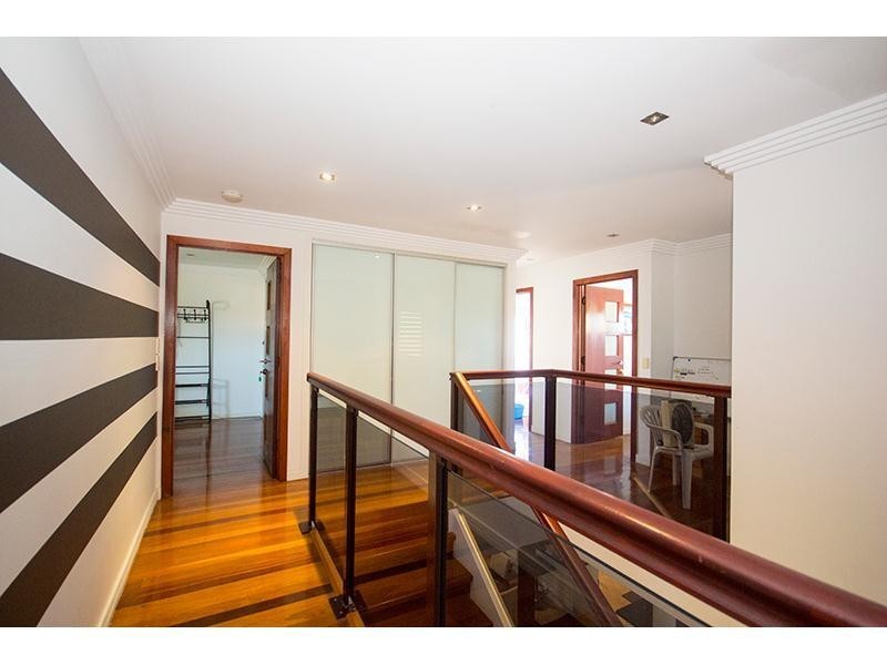 316 Bayview Street, Hollywell QLD 4216