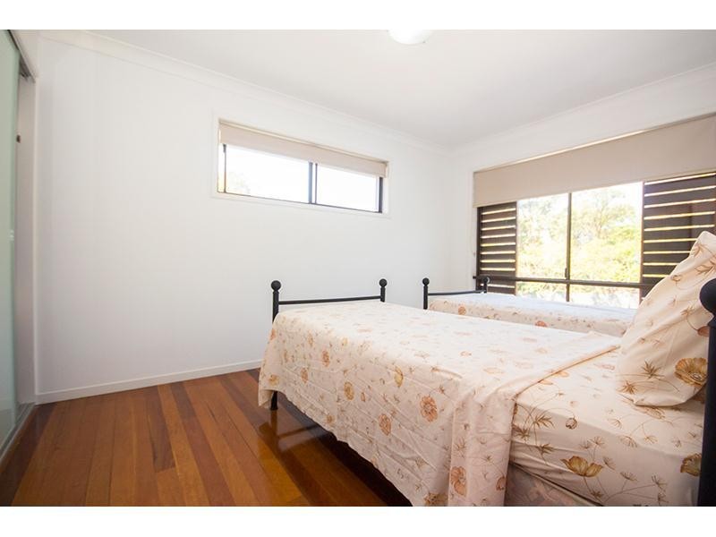 316 Bayview Street, Hollywell QLD 4216