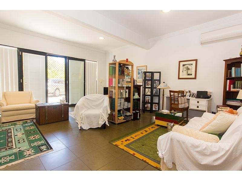 316 Bayview Street, Hollywell QLD 4216