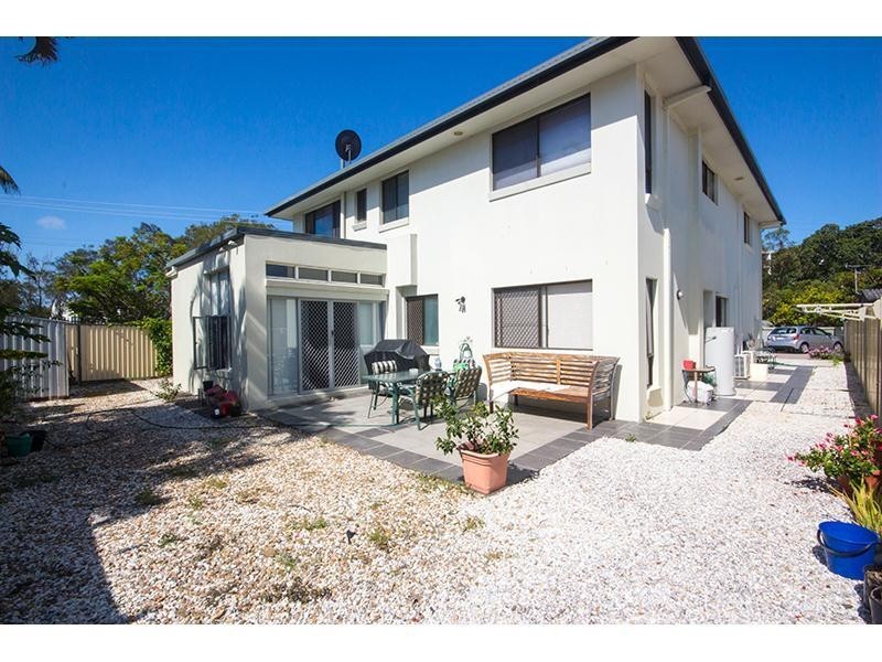 316 Bayview Street, Hollywell QLD 4216