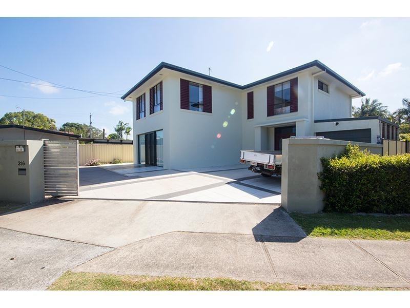 316 Bayview Street, Hollywell QLD 4216
