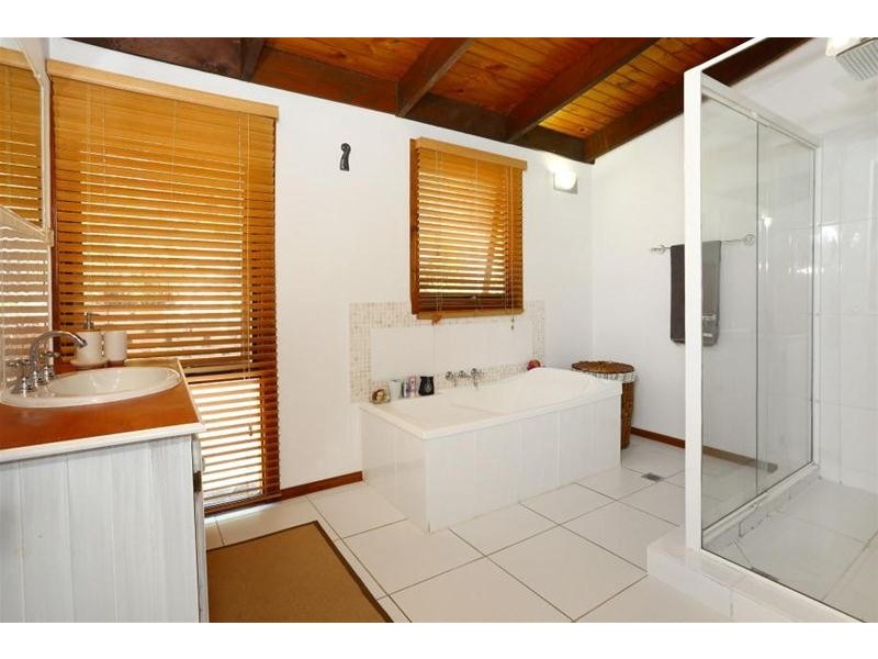 2 Coral Court, Canungra QLD 4275