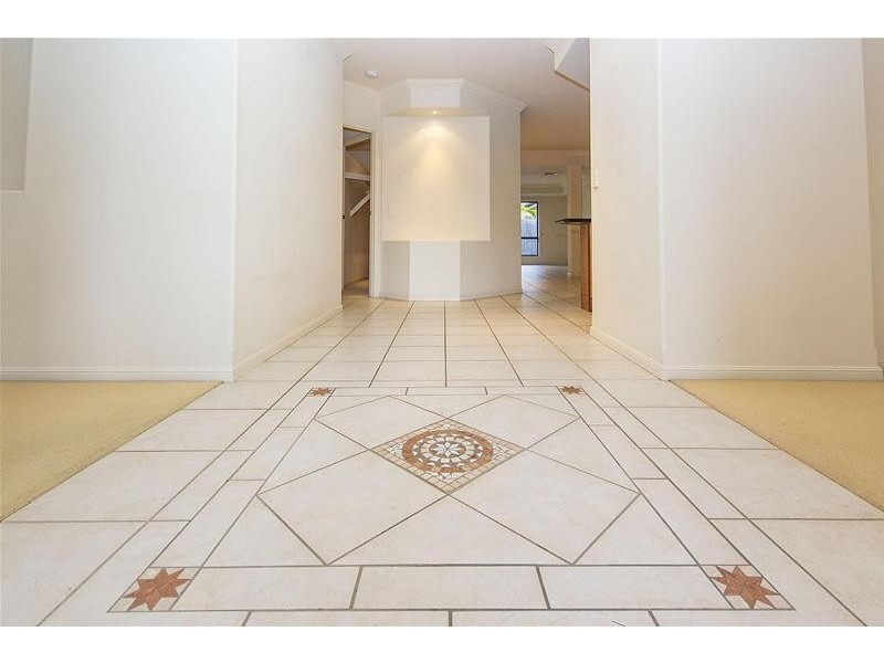 48 Crestwood Drive, Molendinar QLD 4214