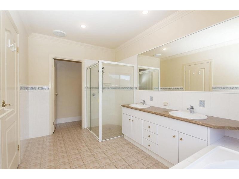 48 Crestwood Drive, Molendinar QLD 4214