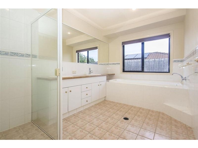 48 Crestwood Drive, Molendinar QLD 4214