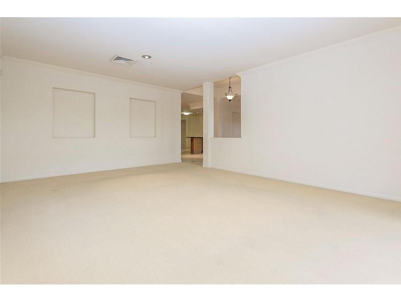 48 Crestwood Drive, Molendinar QLD 4214