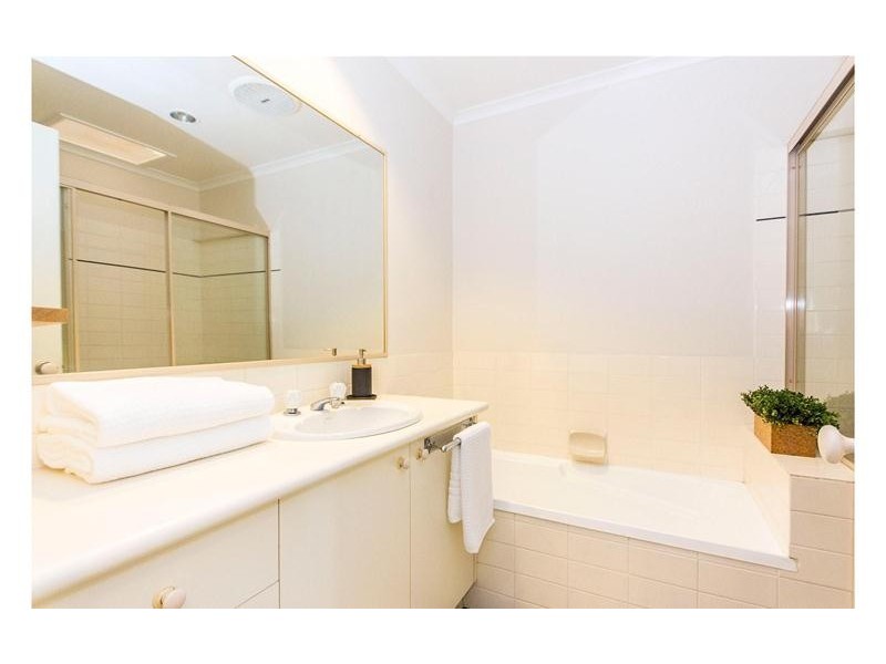 13/151 Pappas Way, Carrara QLD 4211