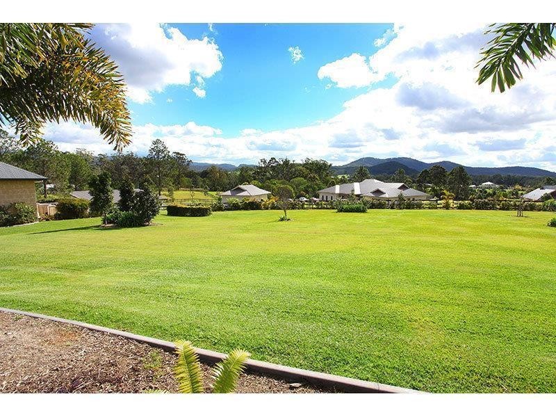 30 Lagoon Park Drive, Maudsland QLD 4210
