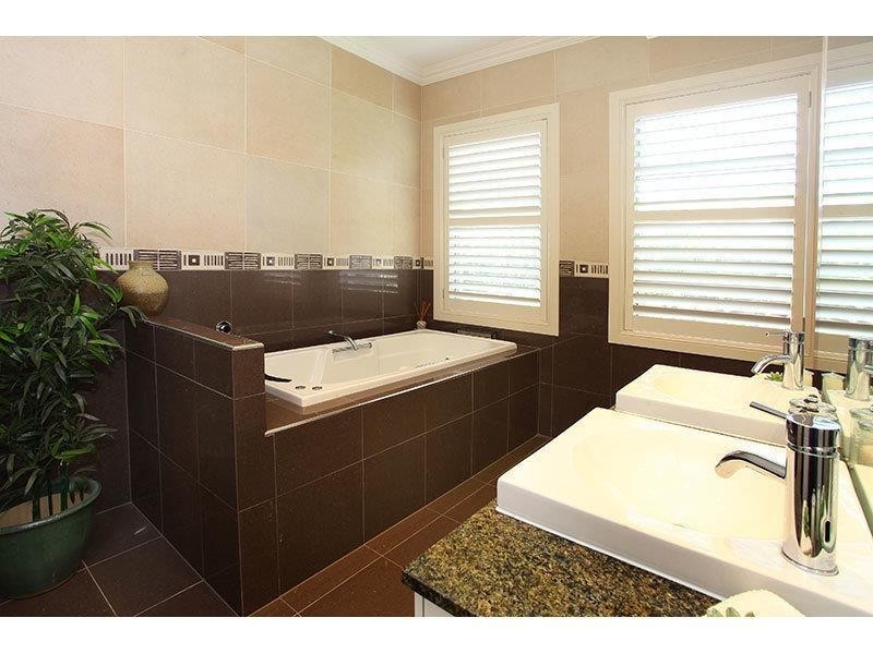 30 Lagoon Park Drive, Maudsland QLD 4210