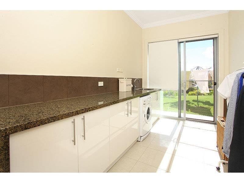 30 Lagoon Park Drive, Maudsland QLD 4210