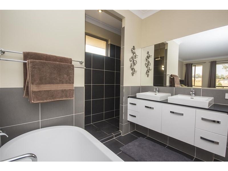 16 Goldmine Court, Advancetown QLD 4211