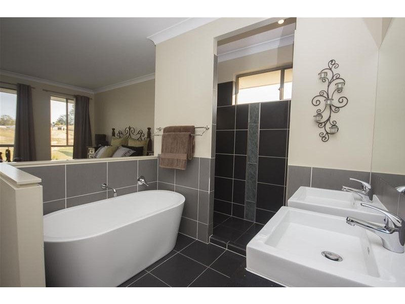 16 Goldmine Court, Advancetown QLD 4211