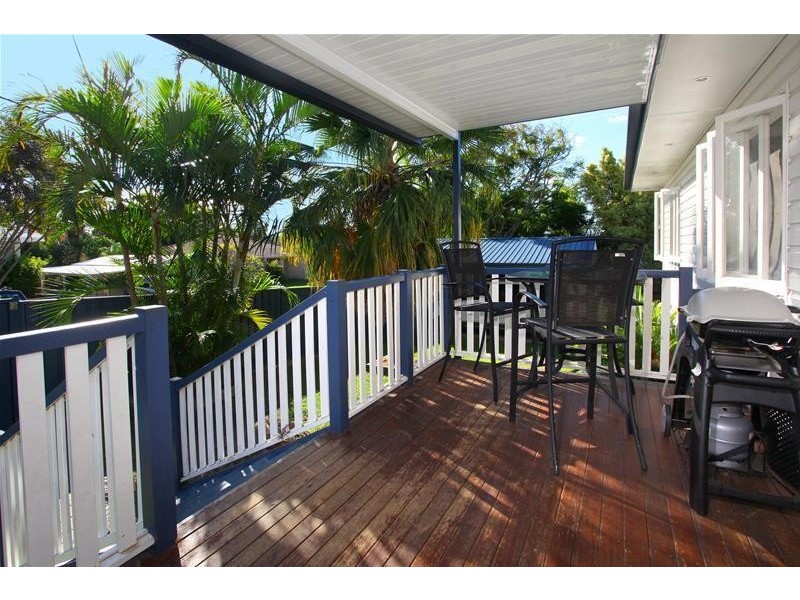 8 Schilling Street, Southport QLD 4215