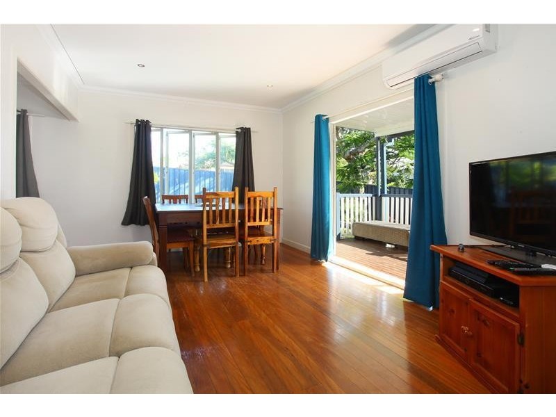 8 Schilling Street, Southport QLD 4215