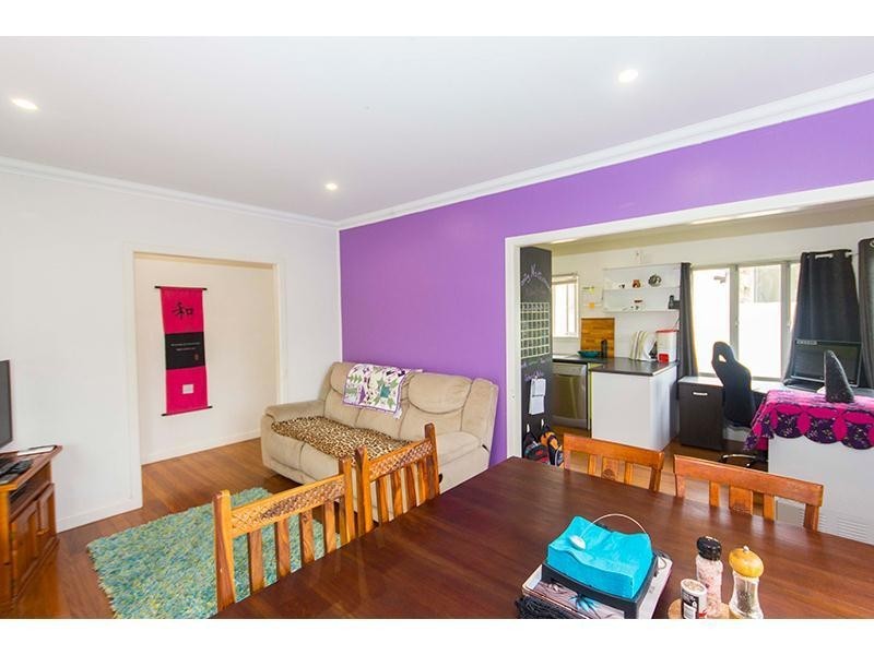 8 Schilling Street, Southport QLD 4215