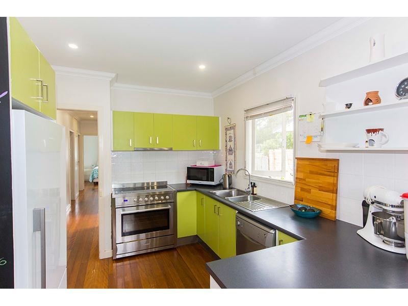 8 Schilling Street, Southport QLD 4215