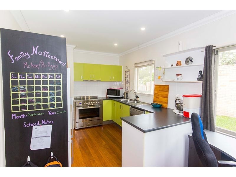 8 Schilling Street, Southport QLD 4215