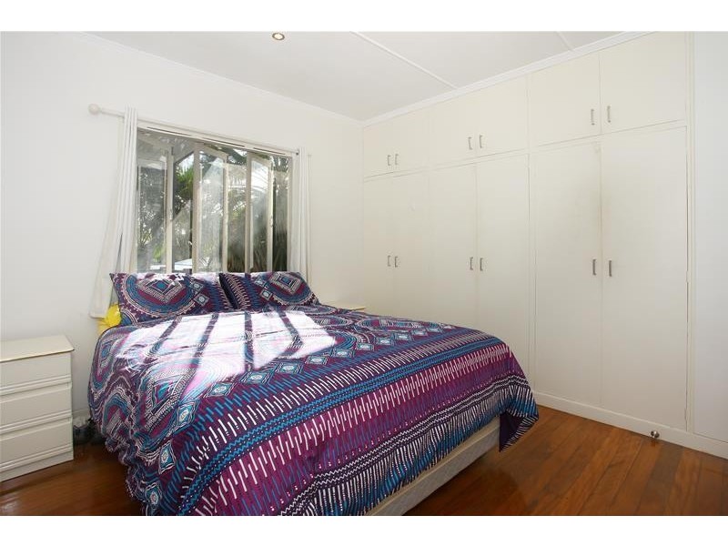 8 Schilling Street, Southport QLD 4215